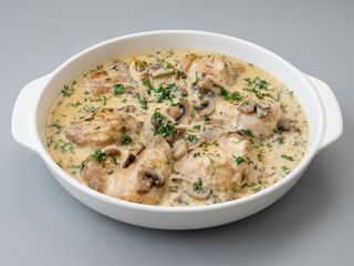 Sote de pui cu ciuperci