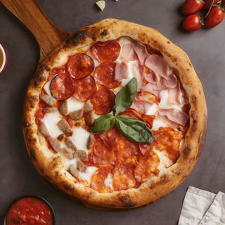 Pizza QUATTRO DIVISIONI (picantă)