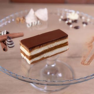 Prăjitură cu miere de albine