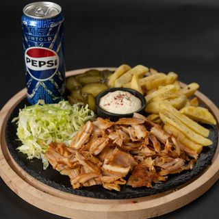 SHAORMA PUI FARFURIE CLASICĂ & PEPSI DOZĂ