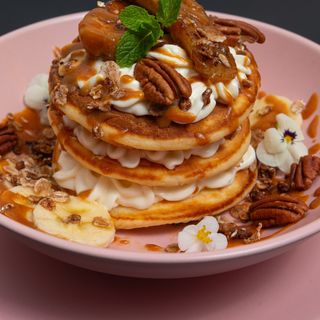 PANCAKES BANANA CARAMEL