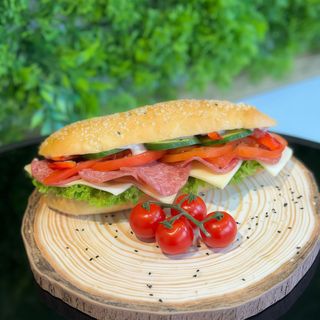 Sandwich Cu Salam De Sibiu