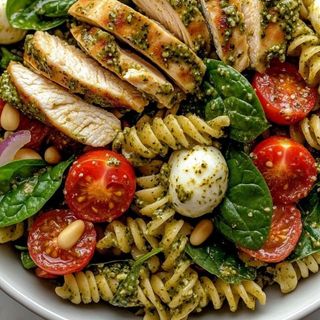 PASTA AL PESTO CON POLLO