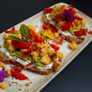 SCRAMBLED EGGS Toast