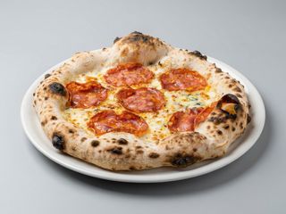 QUATTRO FORMAGGI CON SALAME PICCANTE Ø 30cm