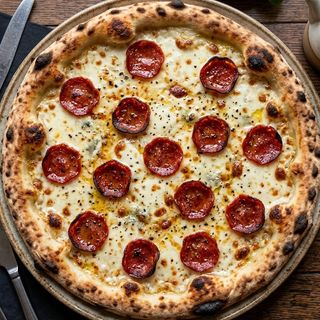 QUATTRO FORMAGGI CON SALAME Ø 40CM