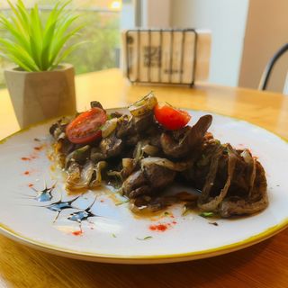 Ficatei de pui prajiti cu ceapa