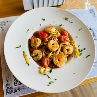 Paste cu Creveti si sos de Vin si Unt