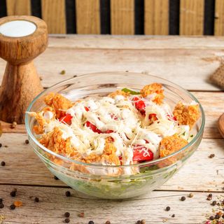 Salată Crispy cu sos Caesar