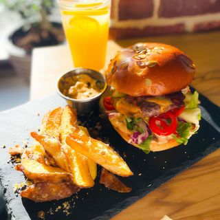 CLASIC BURGER CU CARTOFI 400G