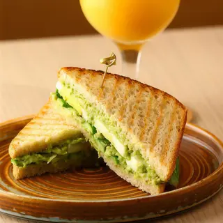 Toast avo-egg