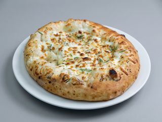 Focacia cu mozzarella si usturoi