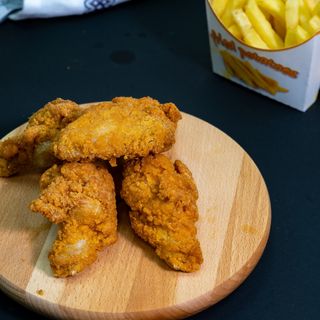 Wings and chips 5 buc + 1 portie cartofi