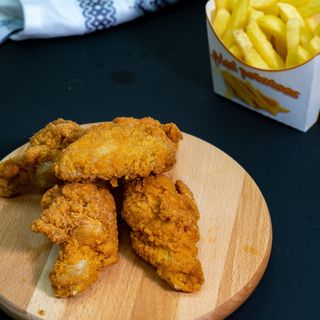 Wings and chips 8 buc + 1 portie cartofi