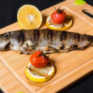 Păstrăv la grătar cu cartofi natur 