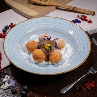 Papanasi cu ciocolata si smantana