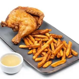 Pui la ceaun cu cartofi prajiti si mujdei