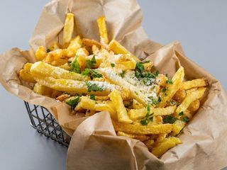 Cartofi prajiti cu usturoi si parmezan