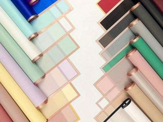 Buchetul poate fi personalizat cu folia colorată dorită