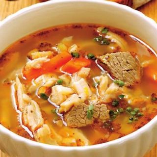 Ciorba de vacuta cu taitei de casa