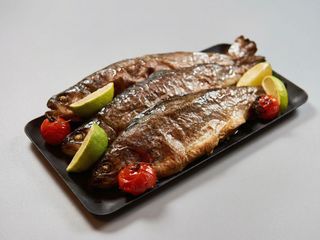 Pastrav intreg cu lamaie la cuptor / la gratar