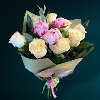 Buchet Bujori si Trandafiri Albi