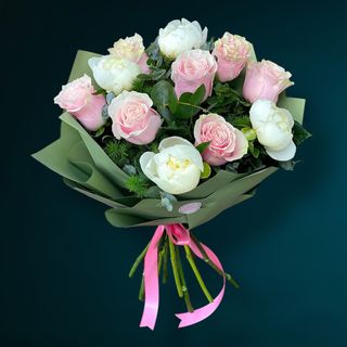Buchet bujori si trandafiri roz