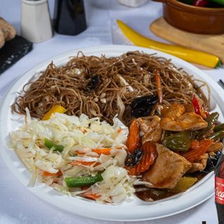 Meniu mediu + 1 suc gama Cola 0.5l