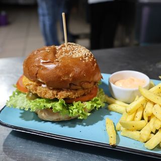 MENIU Crispy chicken cheeseburger