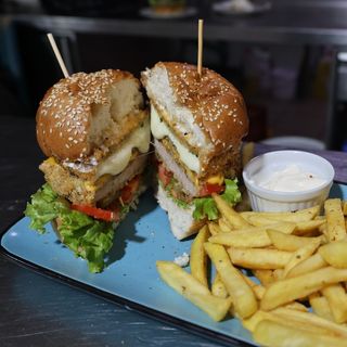 MENIU Crispy chicken mozzarella burger