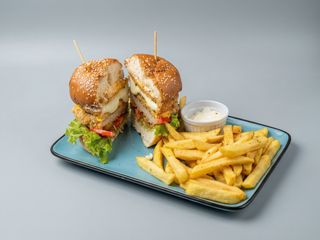 MENIU Crispy chicken mozzarella burger