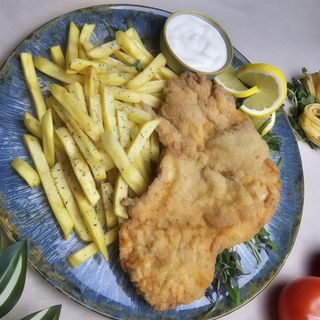 SNITEL DE PUI CU CARTOFI PAI SI SOS USTUROI 450 GR