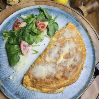 Omleta cu prosciutto crudo si cheddar