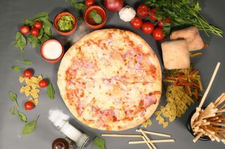 Pizza Quatro formaggi con bacon