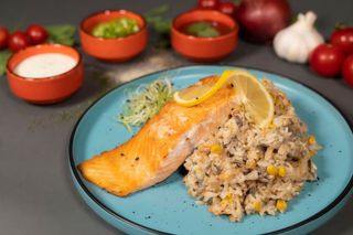 File de somon cu orez (specialitatea casei)