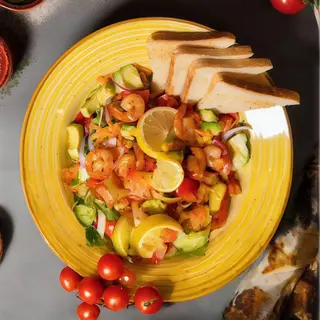 Salata cu pui si avocado