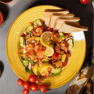 Salata cu pui si avocado