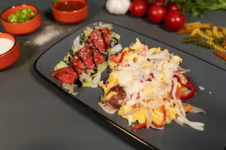Omleta cu prosciutto crudo si cheddar