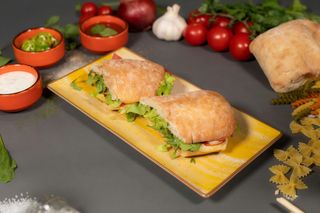 Sandwich cu piept de pui