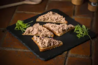 Bruschette cu ton