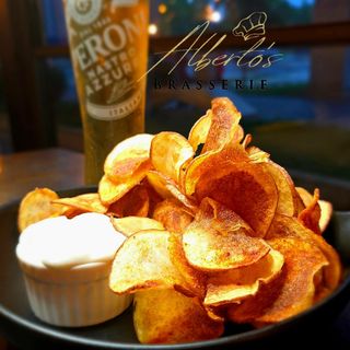 Chipsuri de cartofi homemade cu sos de usturoi 300g