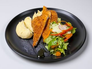 Meniu snitel de pui, piure de cartofi si mix de salata 500g