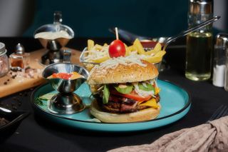 MENIU BURGER DE PUI BLV . 320 GR.