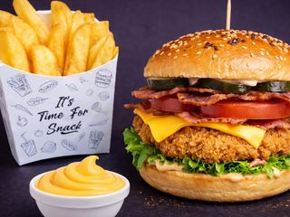 MENIU CHICKEN BURGER BBQ + CARTOFI + SOS 