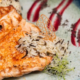 Piept de pui la grătar cu orez salbatic si sos aioli