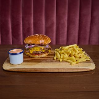 Meniu Smashed Triplu Cheeseburger