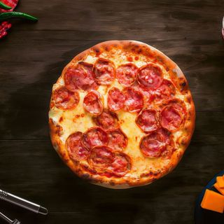 Pizza salami cu poumb