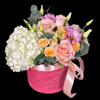 Aranjament Floral în Cutie Velvet Roz