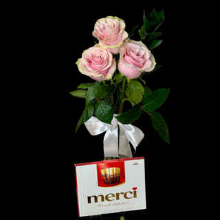 Trandafiri roz cu ciocolata Merci