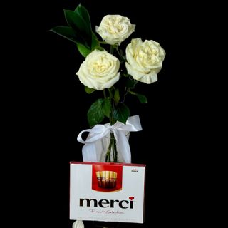 Trandafiri albi cu ciocolata Merci